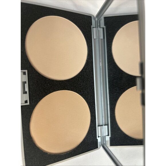 Models prefer Photo Finish Pressed powders light & medium 2 shades powder up - Picture 4 of 11